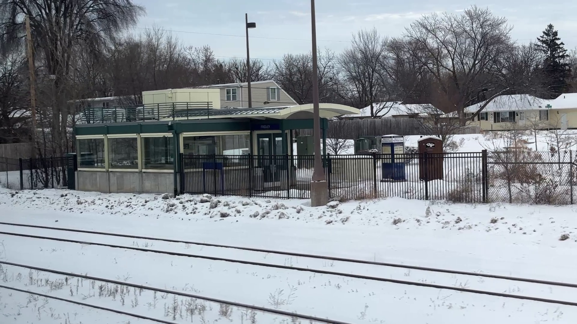 The eastern entrance to Fridley station, leading to an underpass to access the platform.